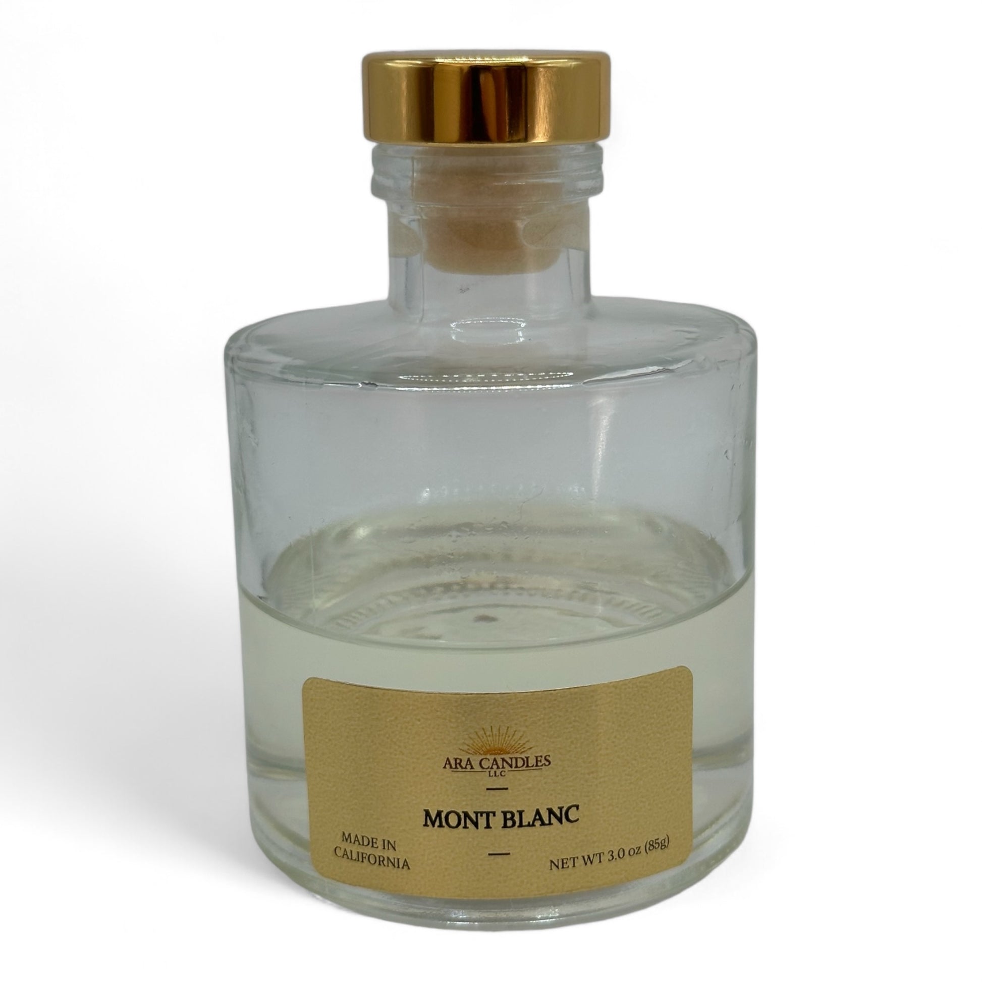 Mont Blanc reed diffuser with a refreshing, crisp fragrance, elegantly displayed on a white background for a clean and sophisticated look